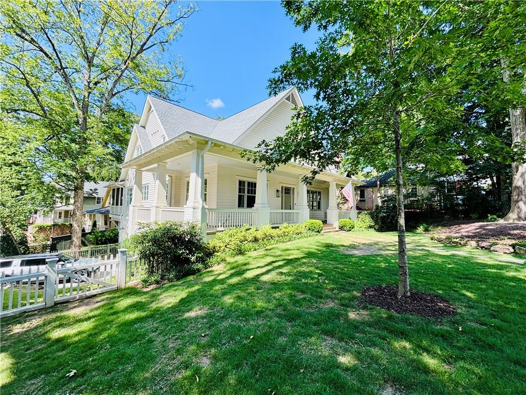 4 East Drive NE