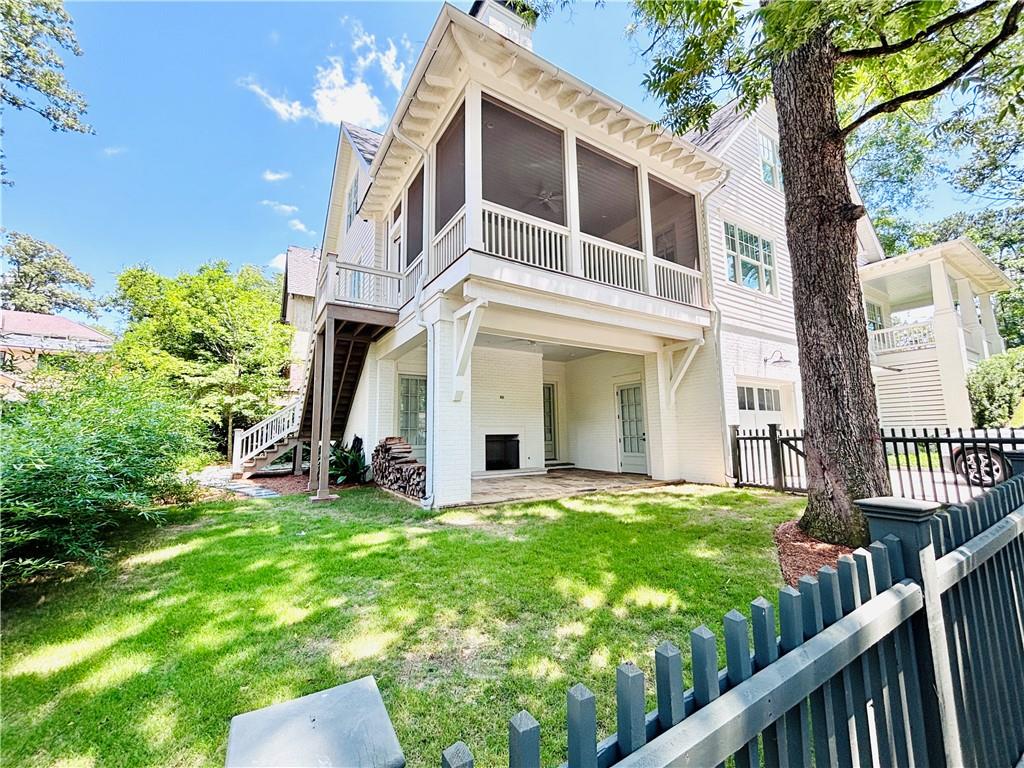 4 East Drive NE