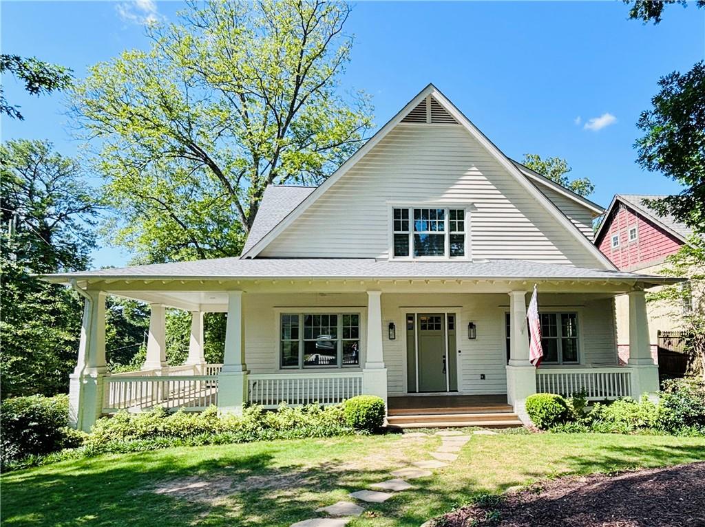 4 East Drive NE