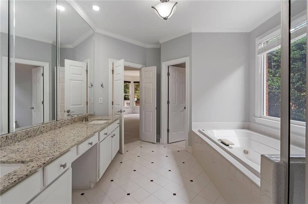 925 York Cove
