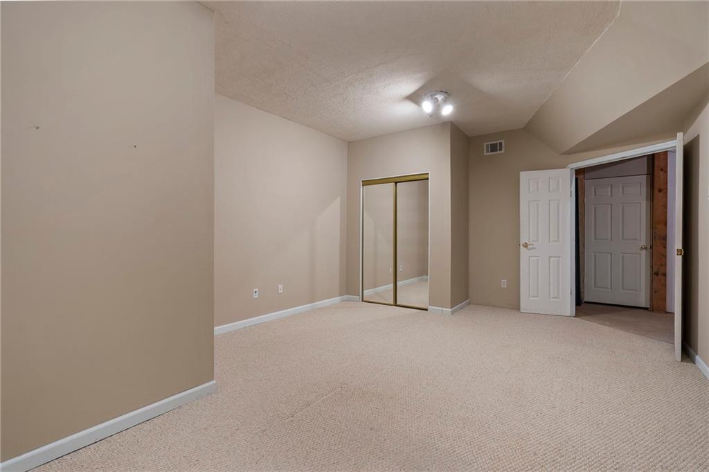 925 York Cove