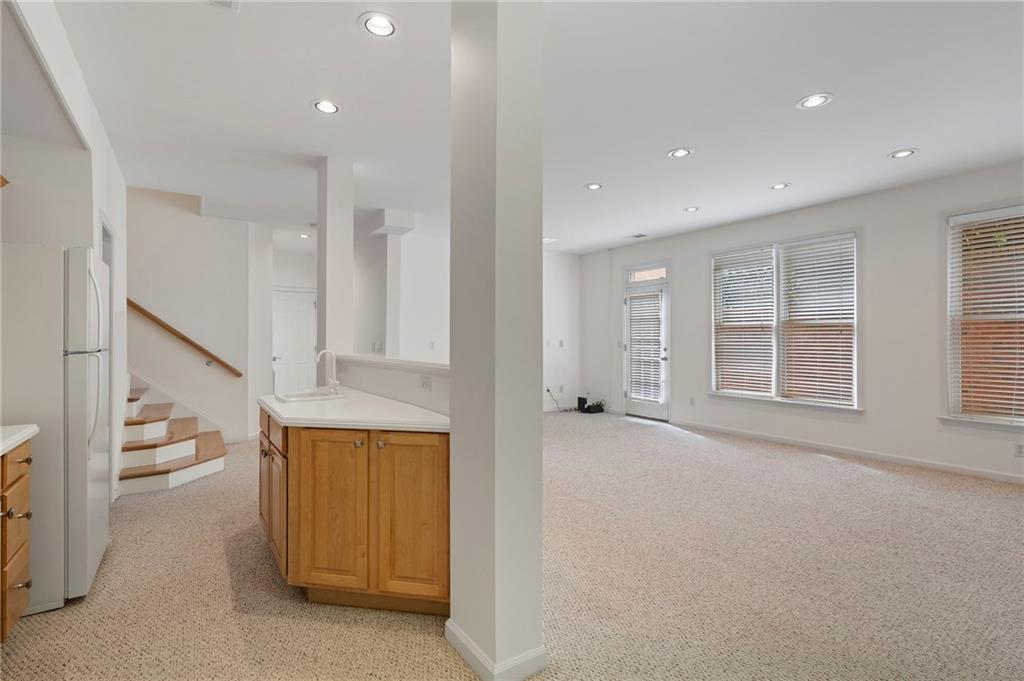 925 York Cove