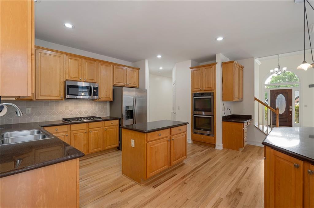 925 York Cove