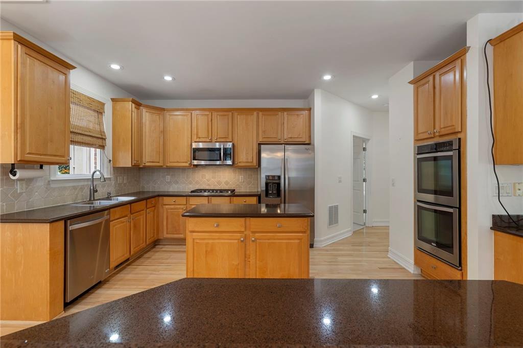 925 York Cove