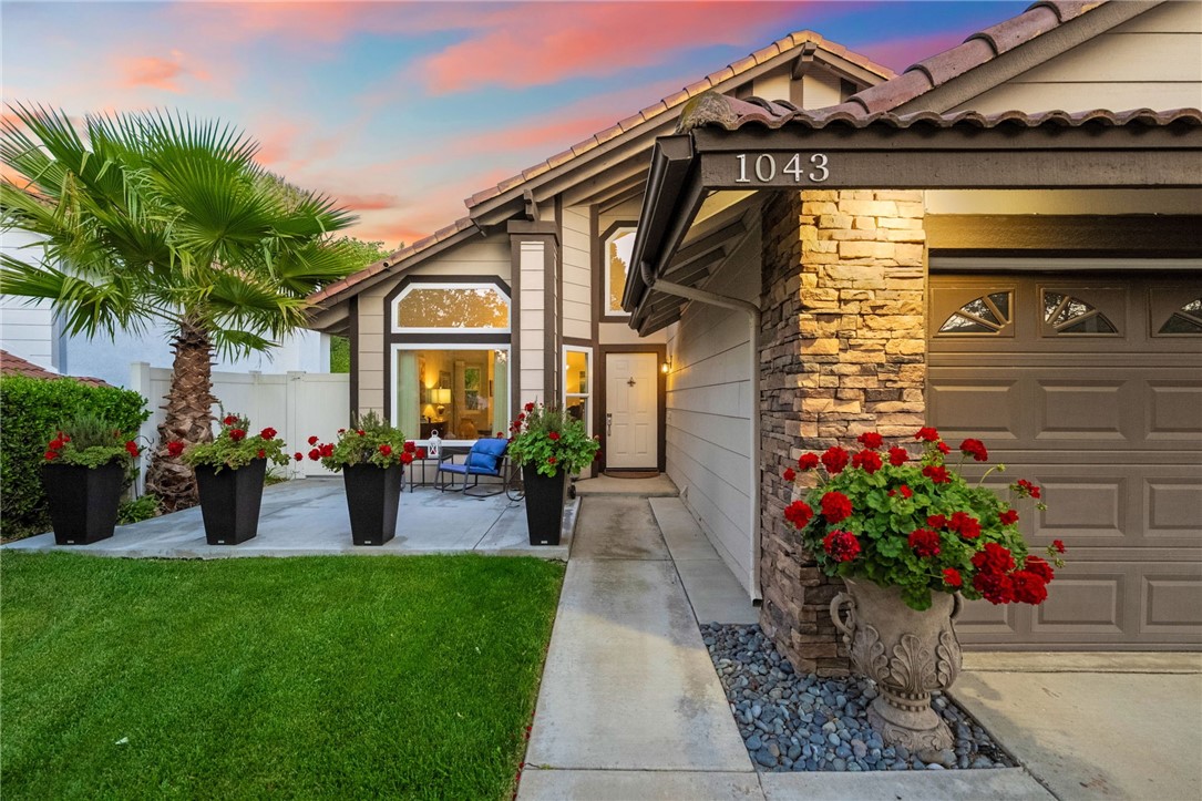 1043 Smoketree Drive