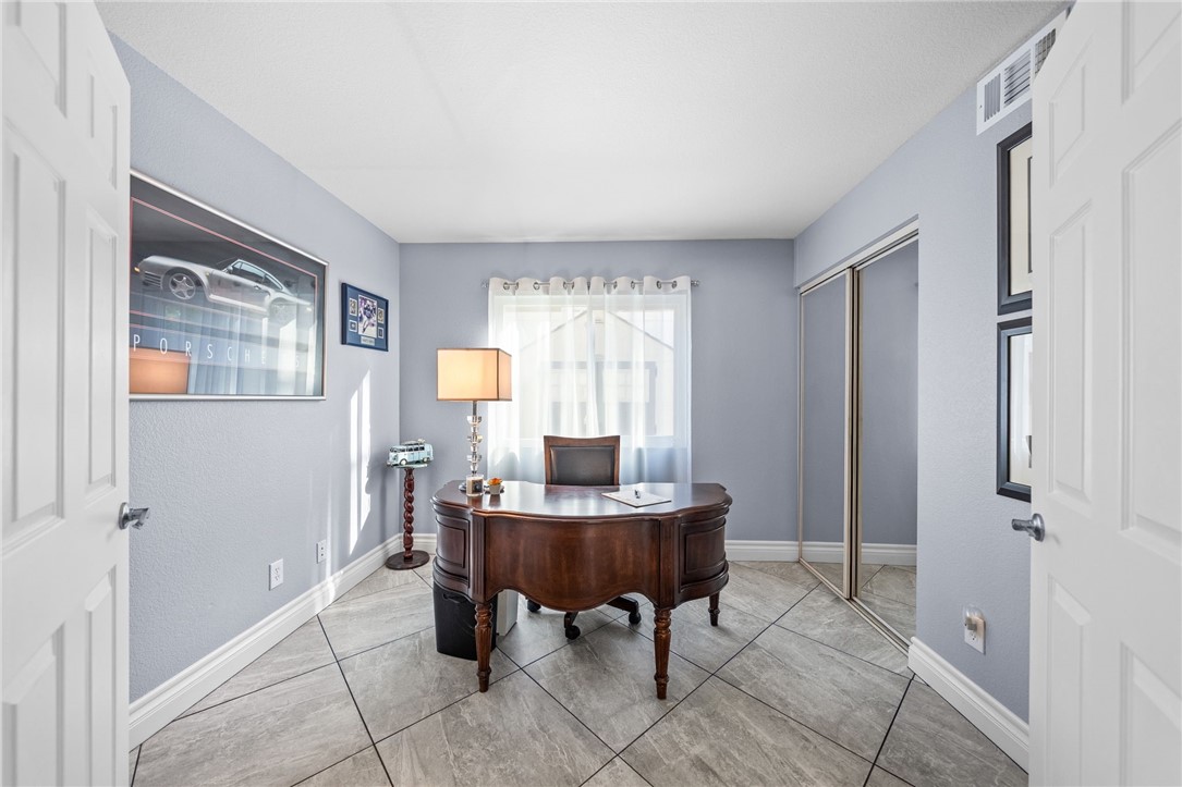 1043 Smoketree Drive