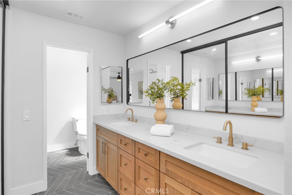 8478 E Frostwood Street