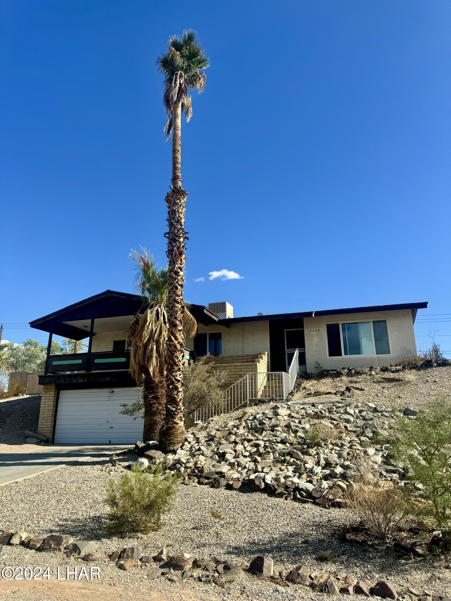 2698 Holiday Dr