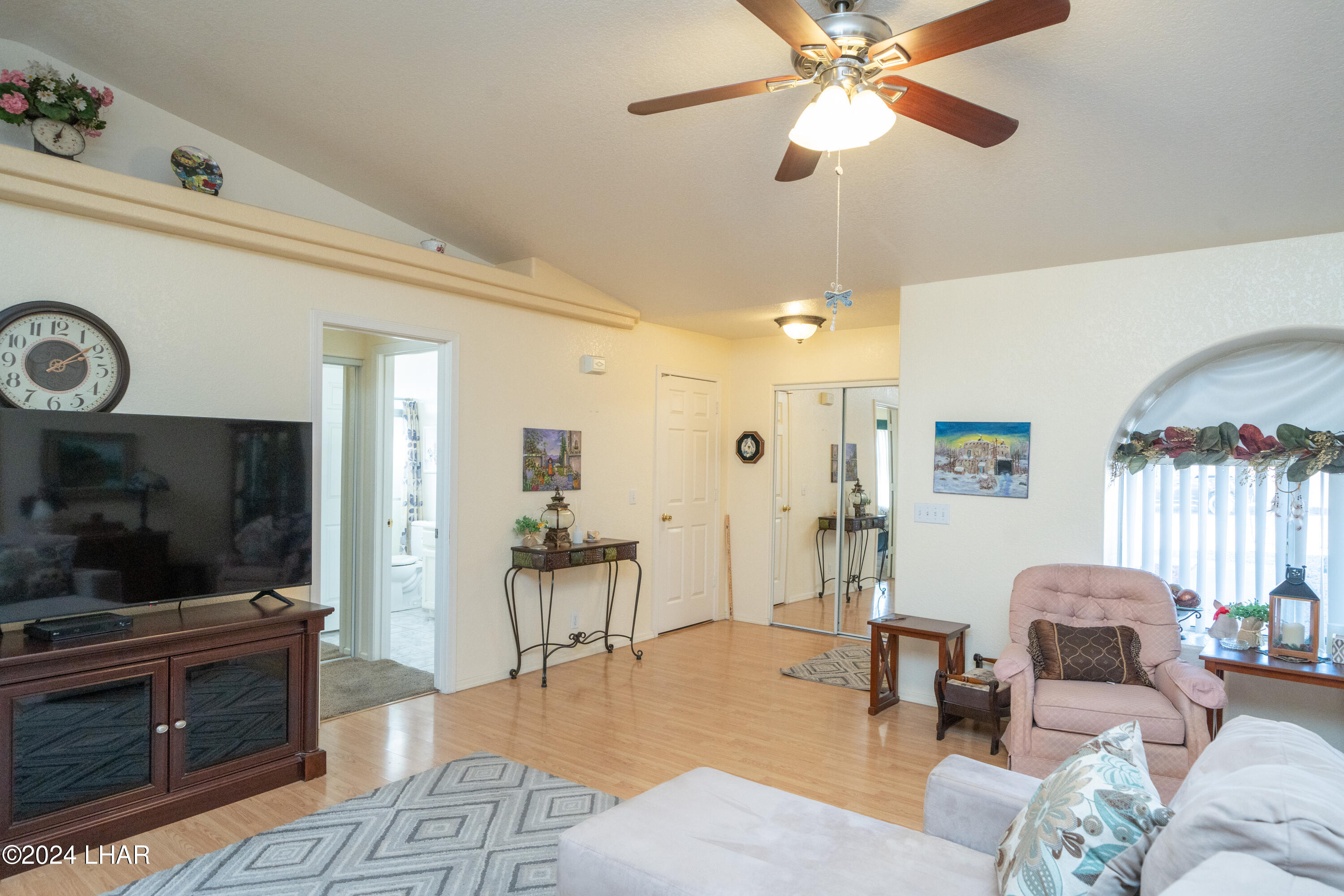 3270 Iroquois Dr