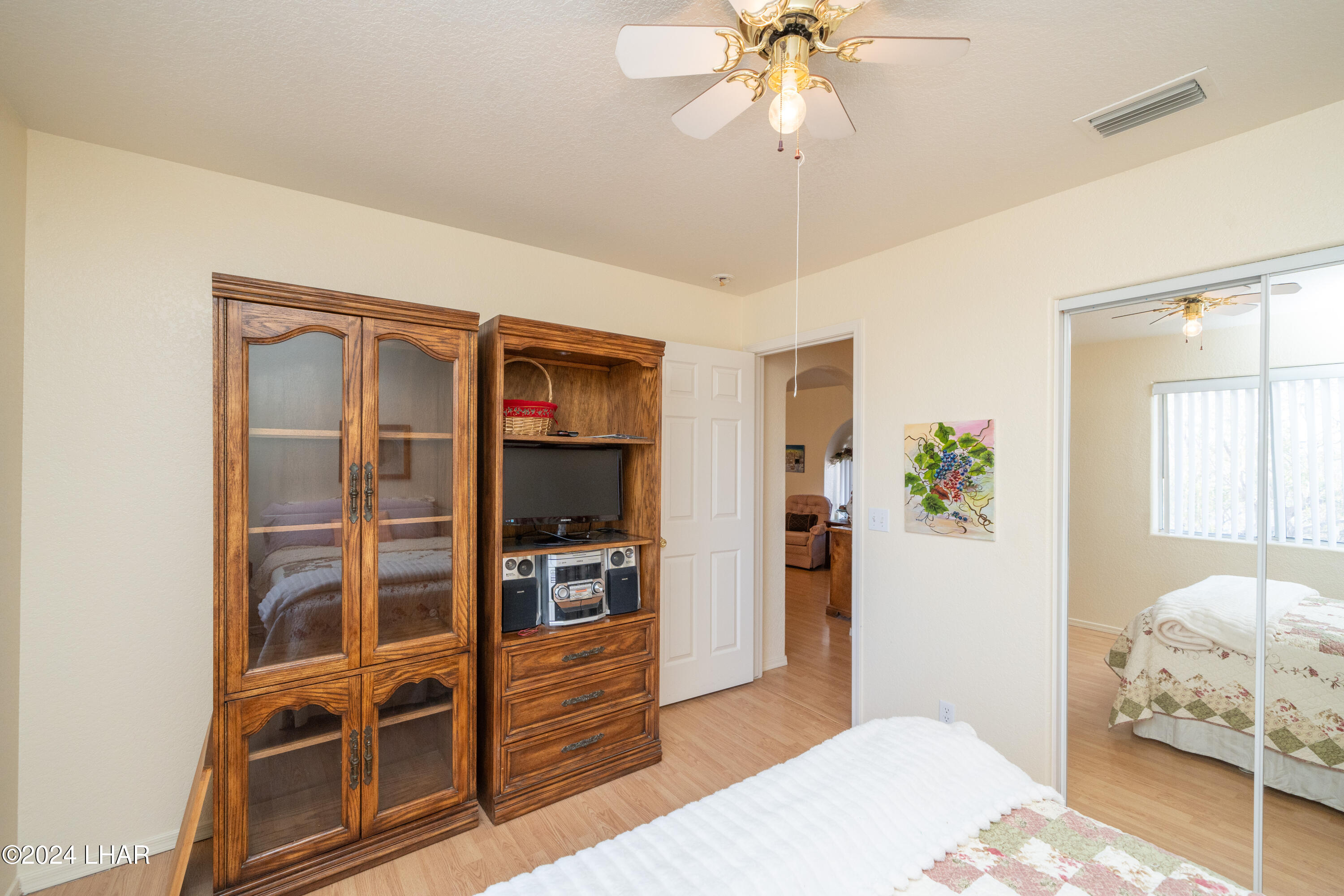3270 Iroquois Dr