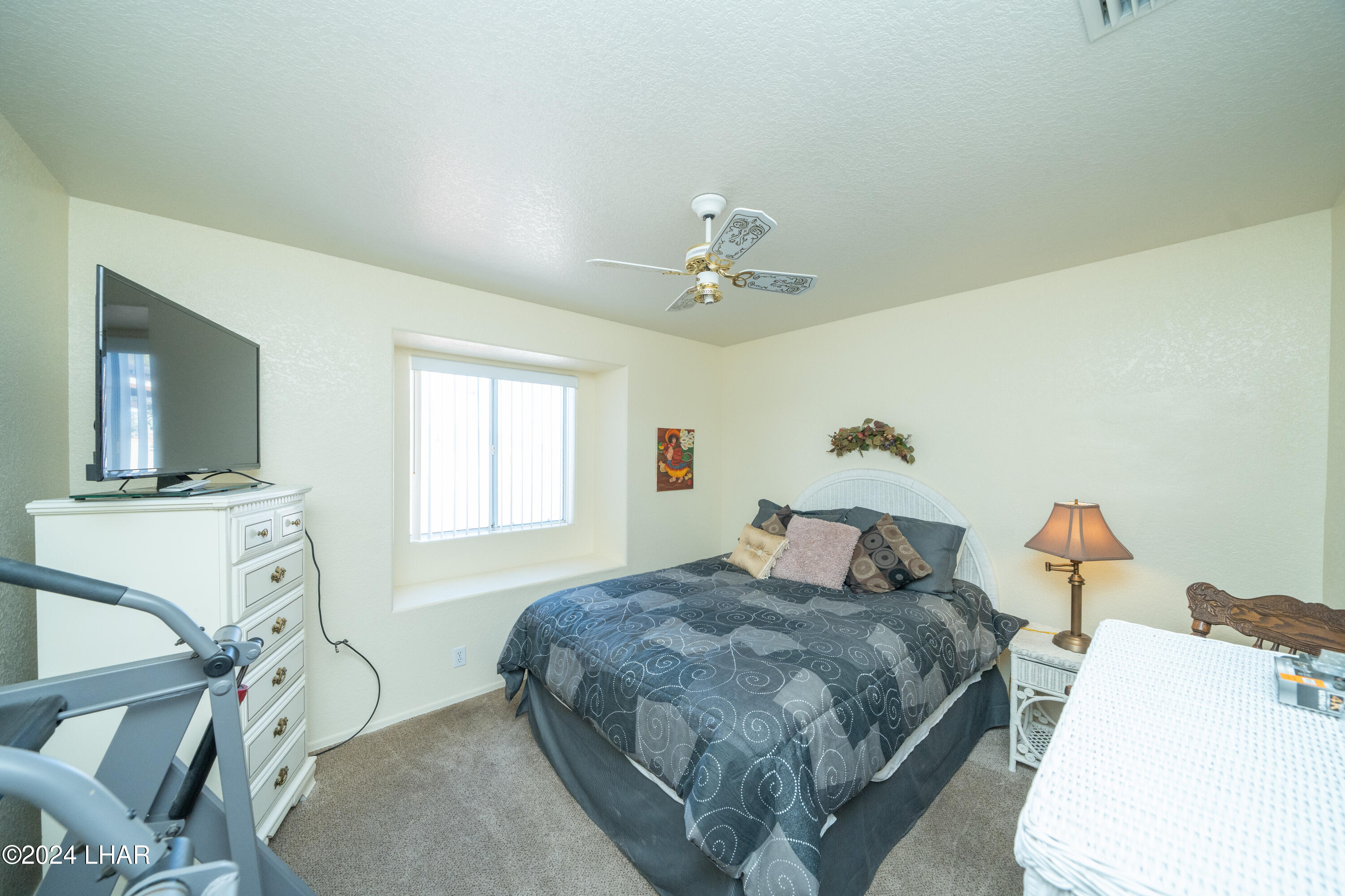 3270 Iroquois Dr