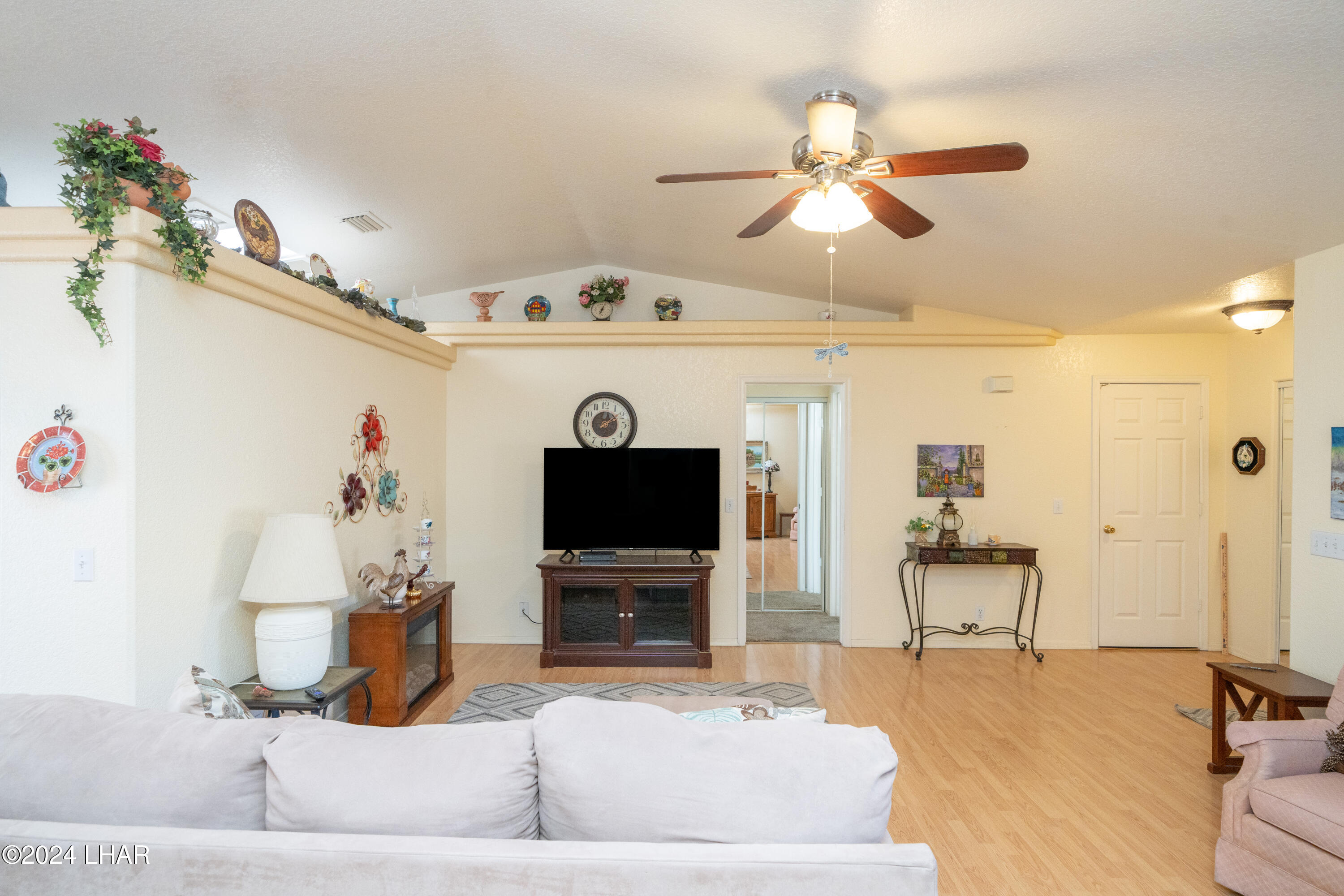 3270 Iroquois Dr
