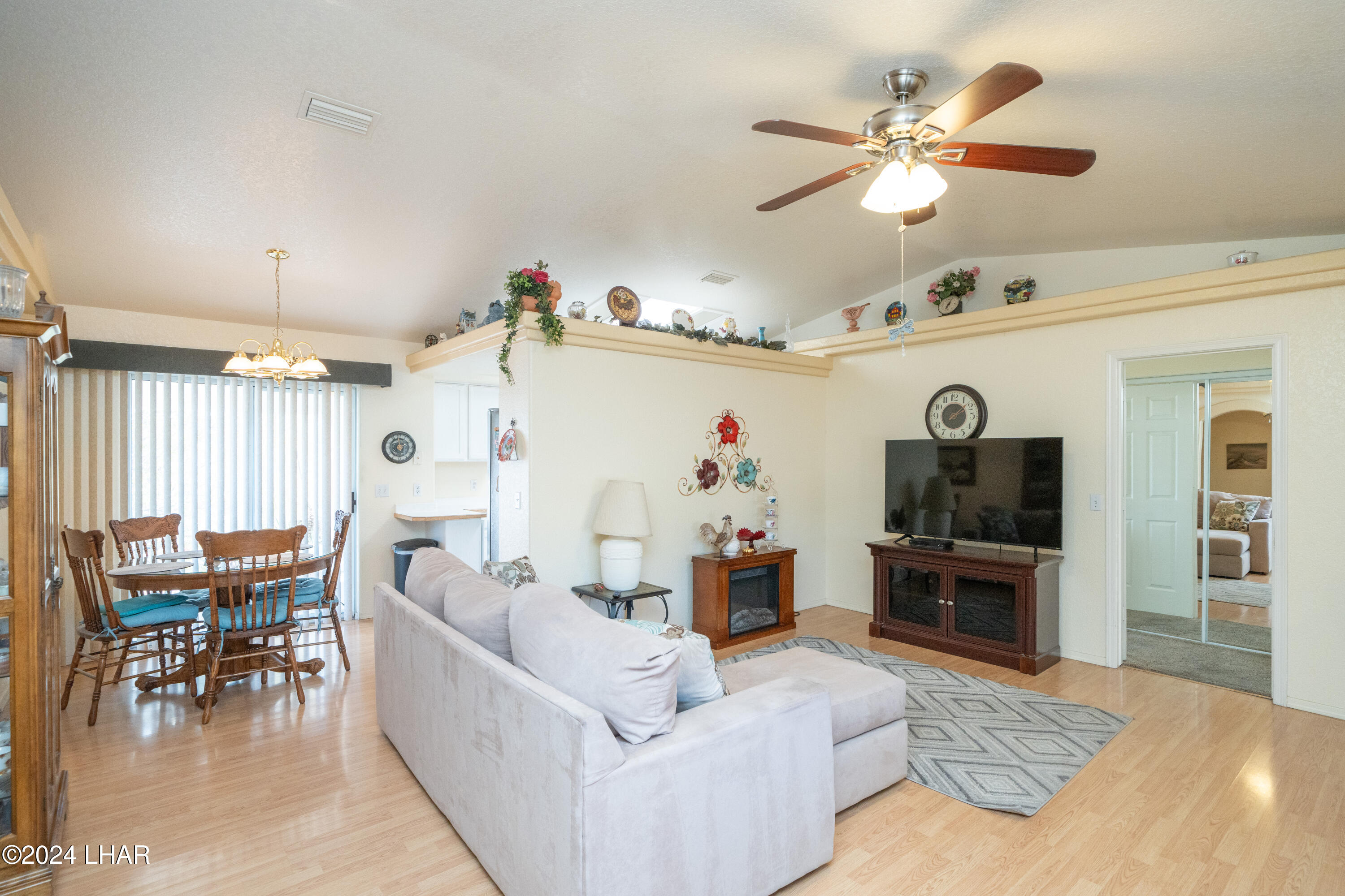 3270 Iroquois Dr