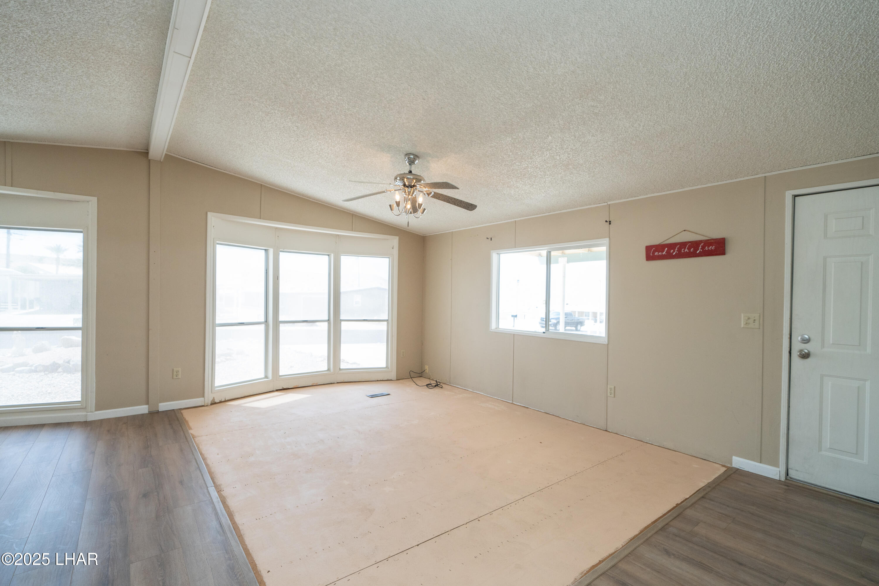 3026 Ted Ln