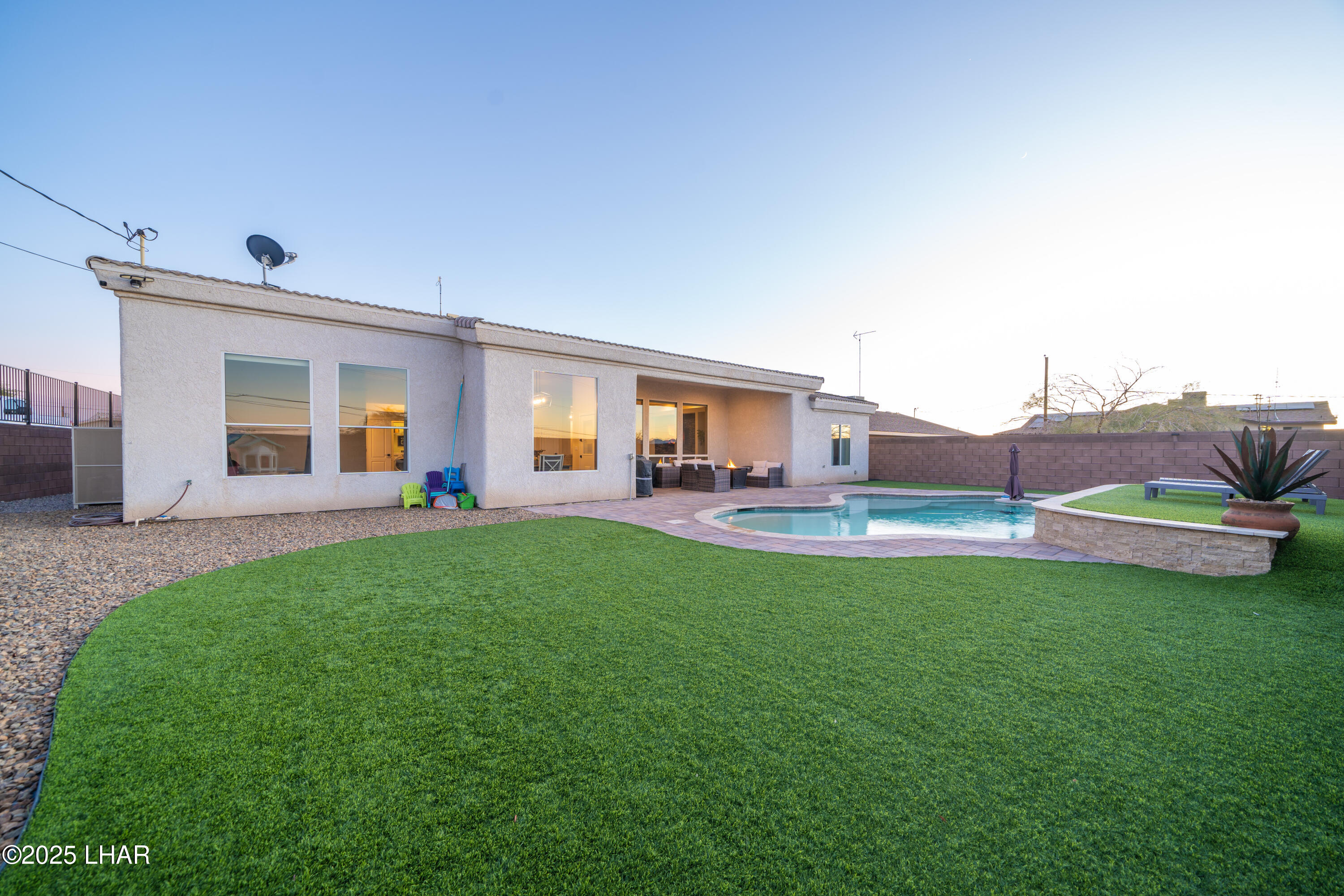 3181 Thistle Dr