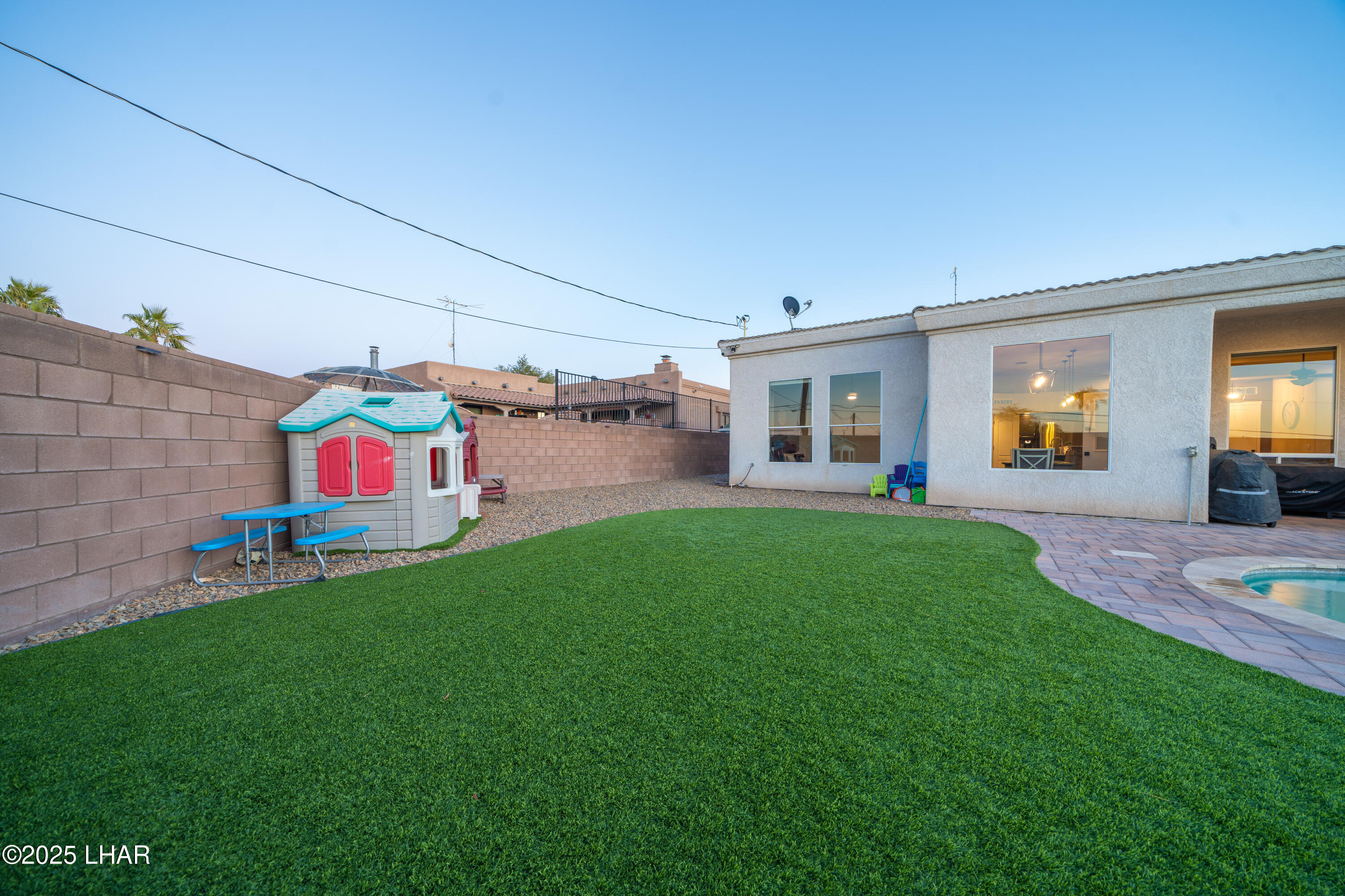 3181 Thistle Dr