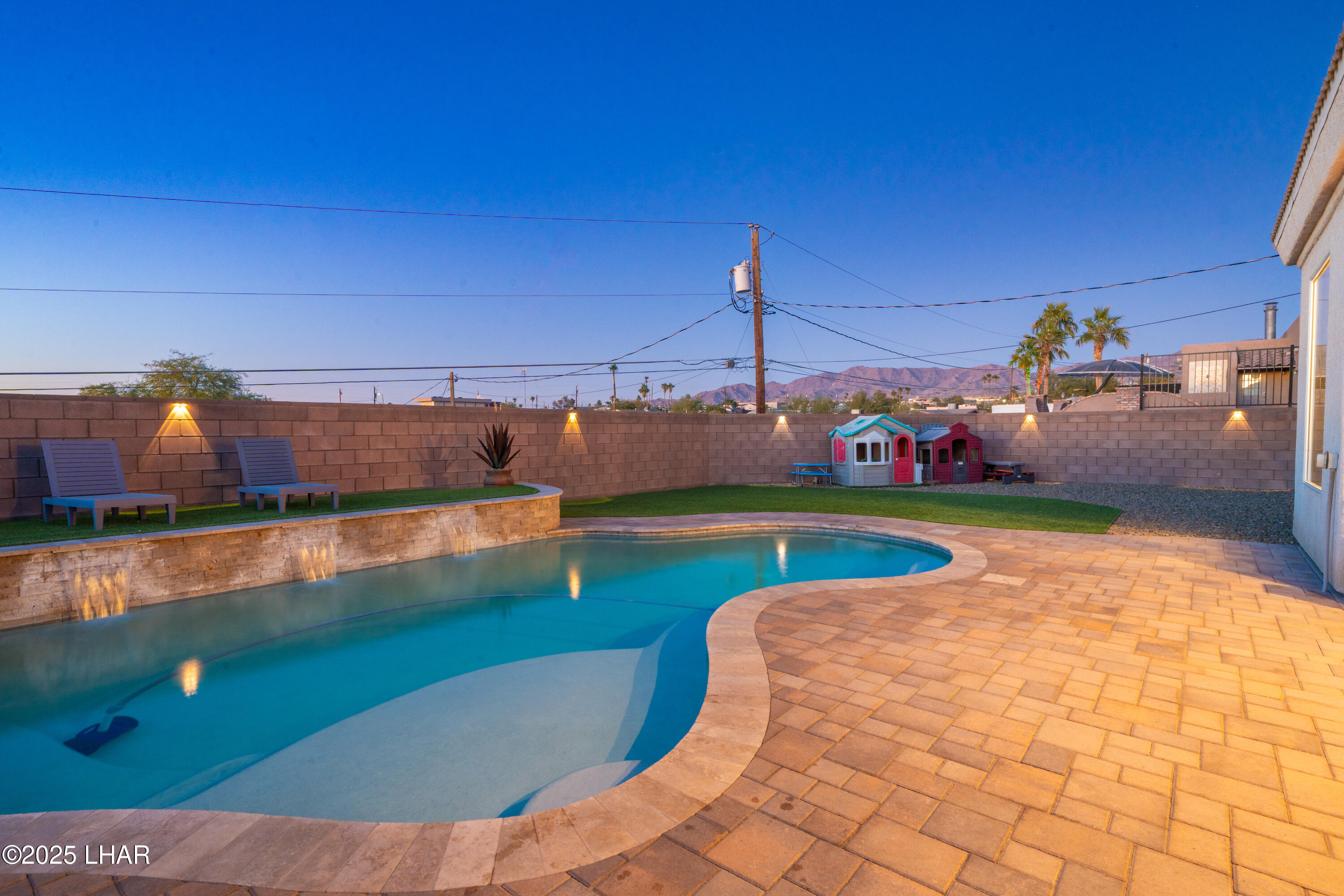 3181 Thistle Dr
