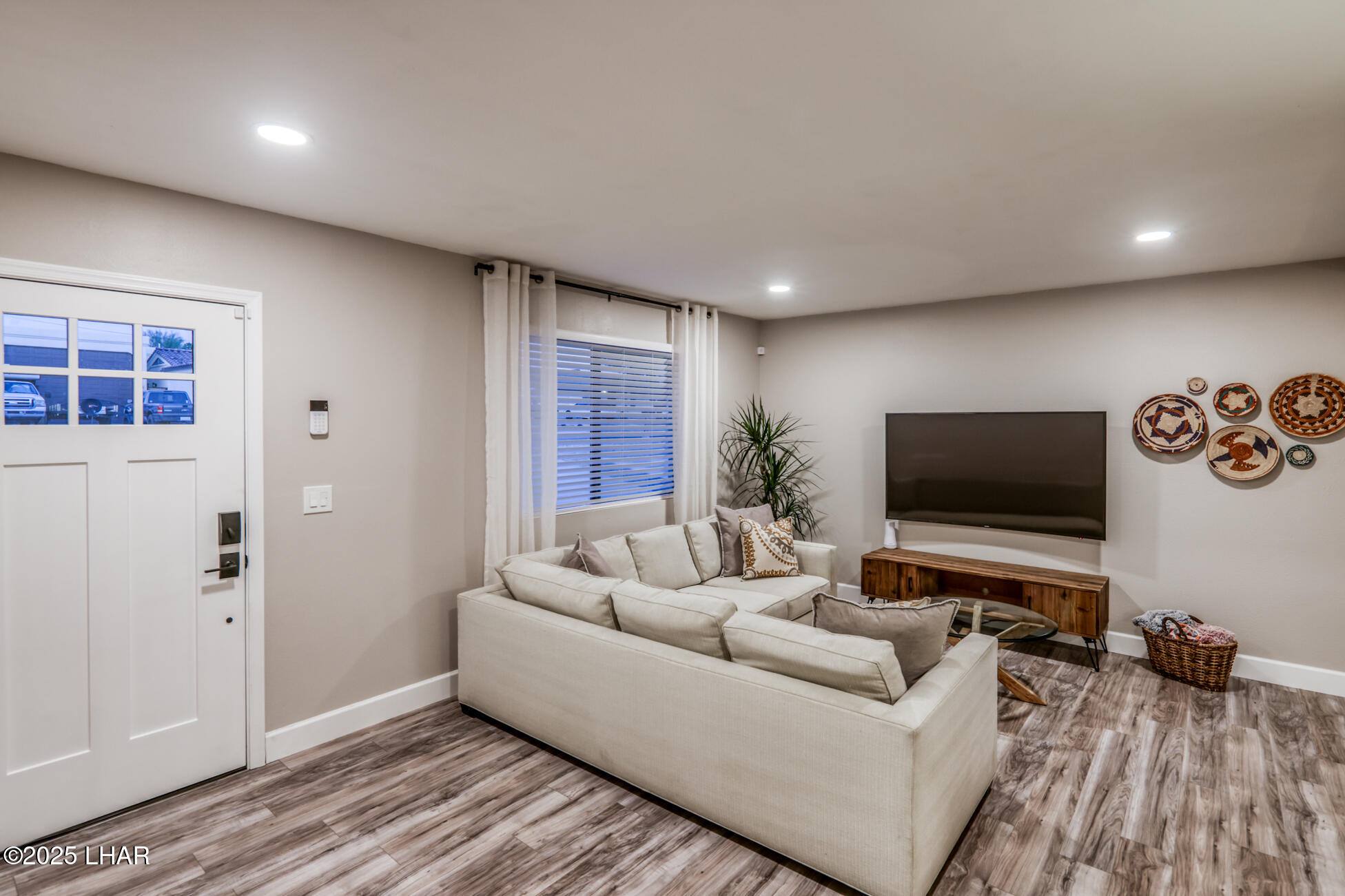 155 El Rio Dr