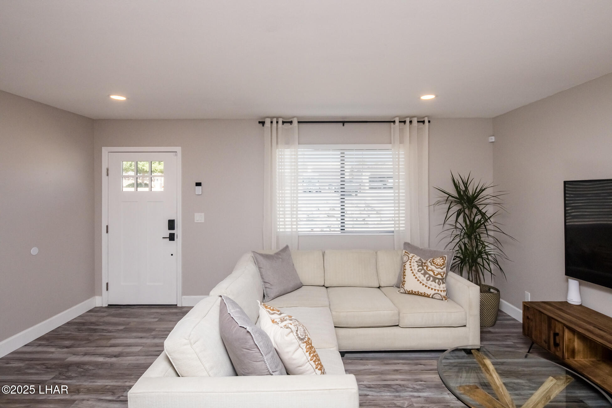 155 El Rio Dr
