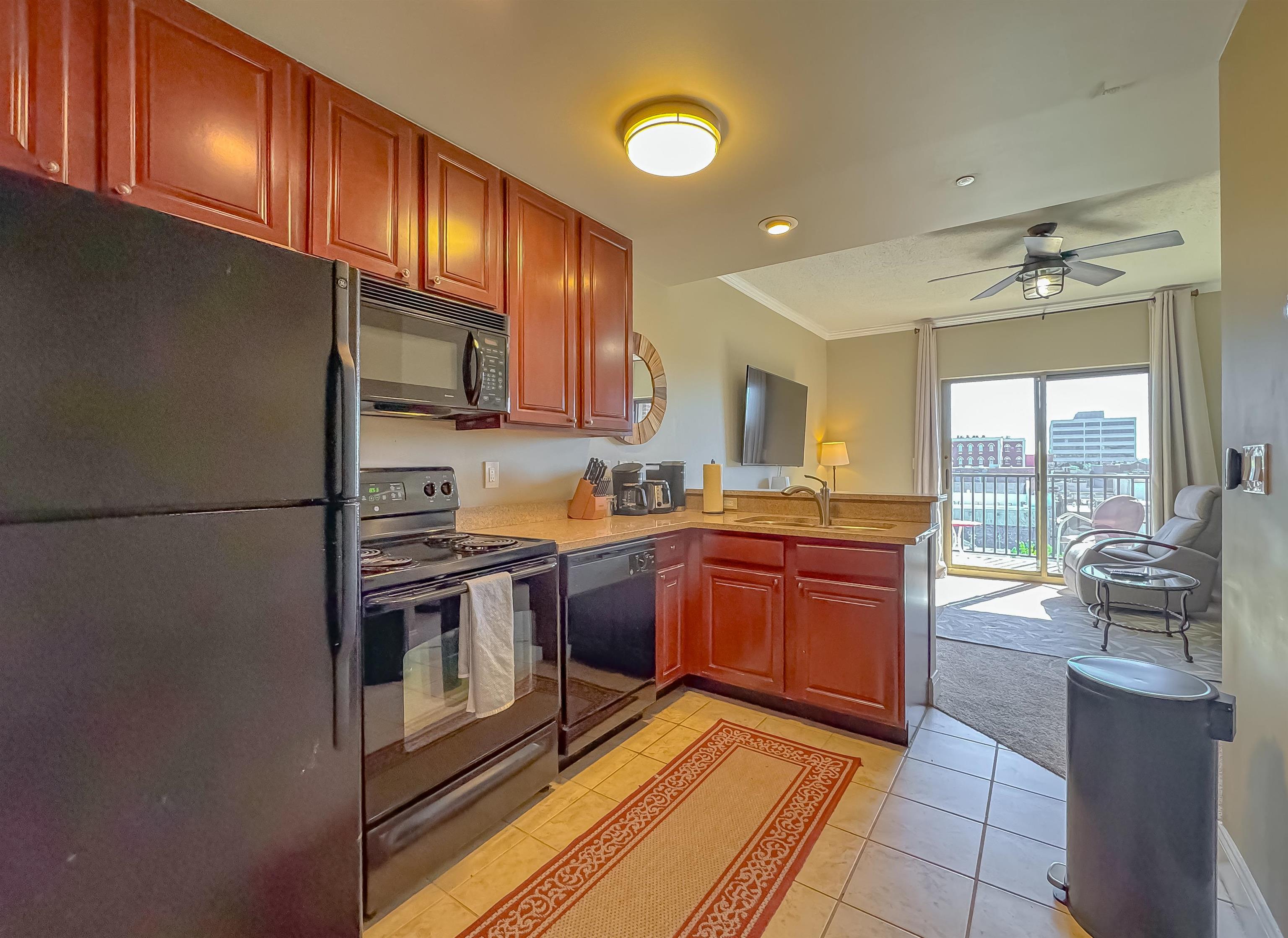 215 W College Avenue Unit: 709
