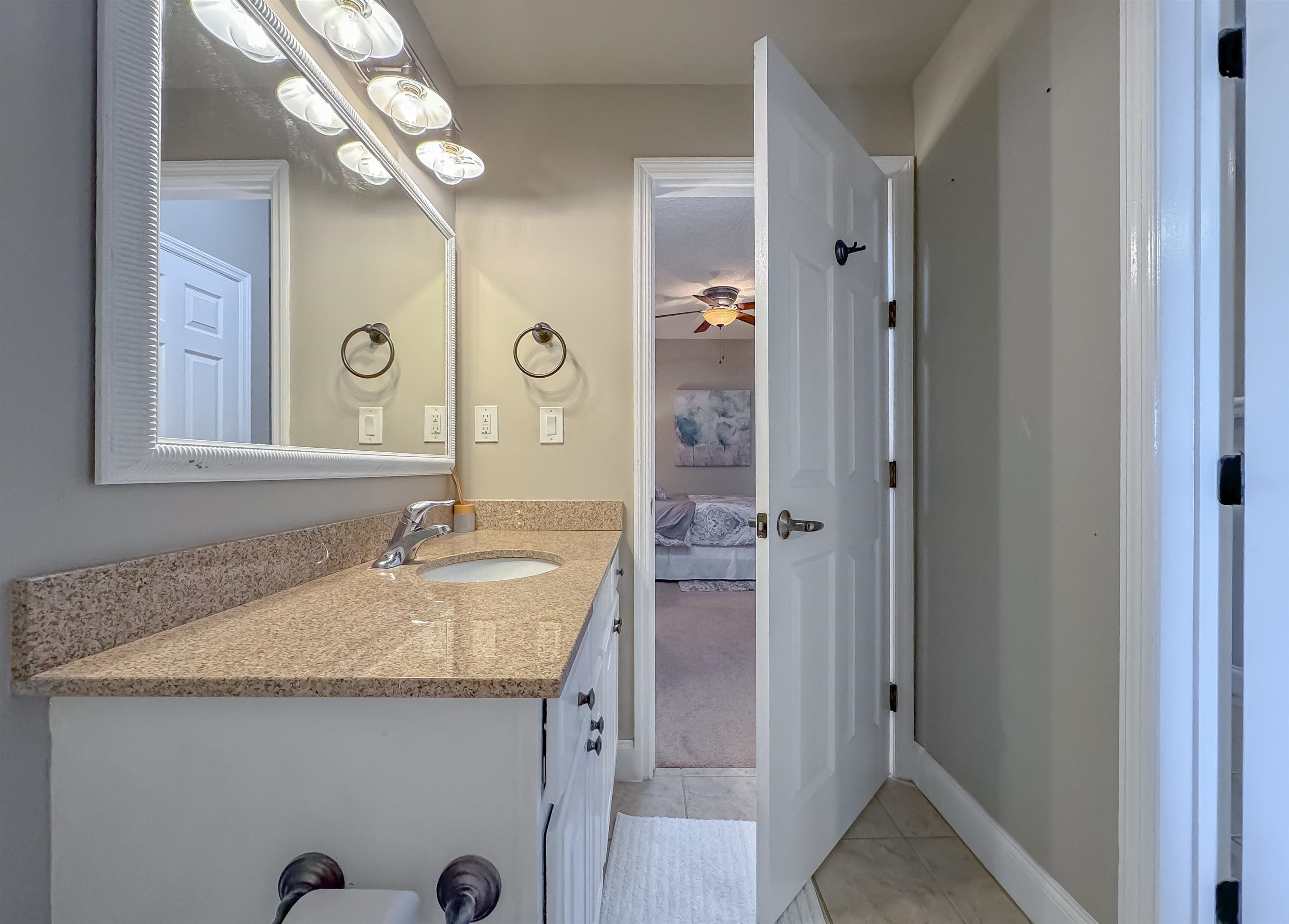 215 W College Avenue Unit: 709