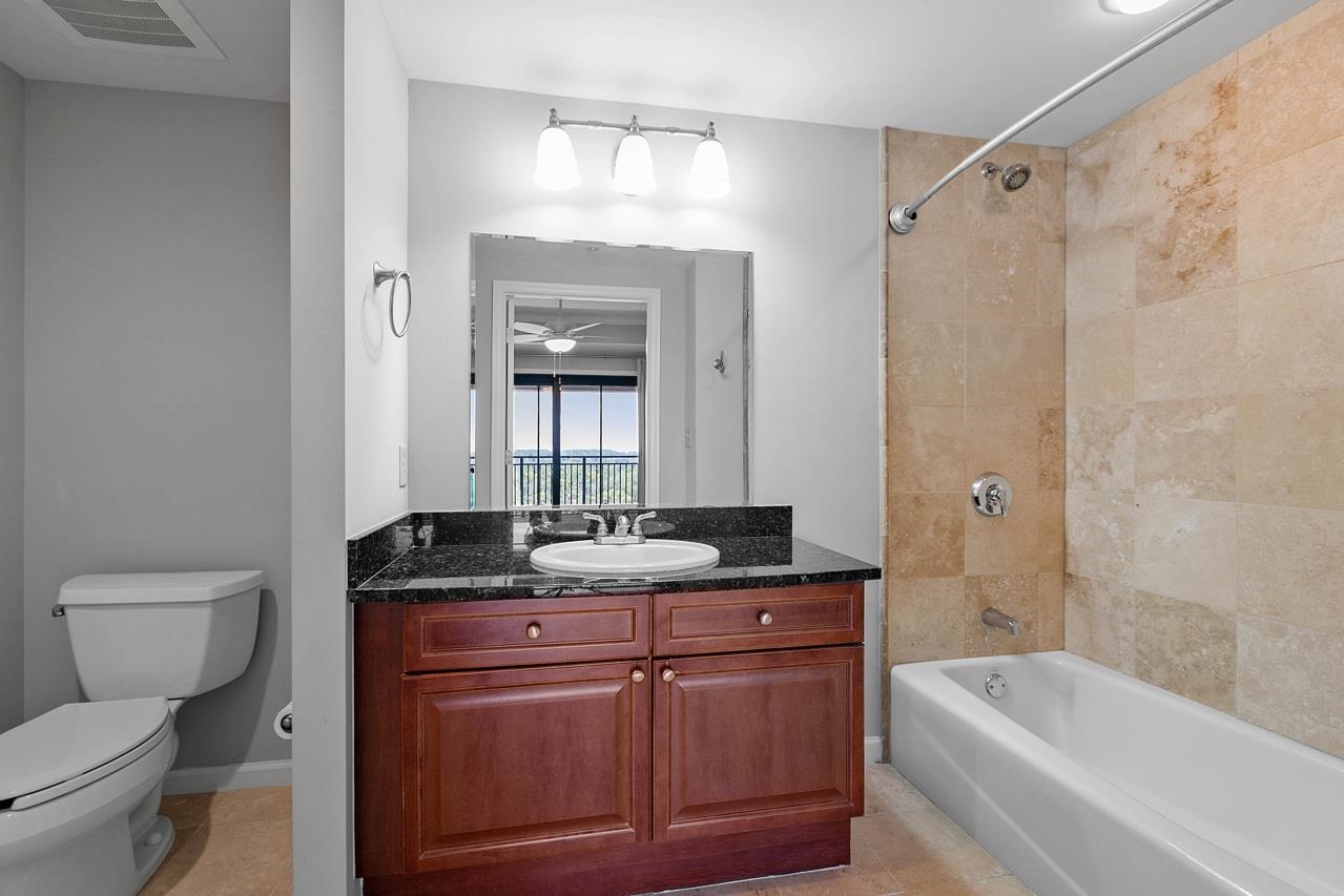 121 N Monroe Street Unit: 8010