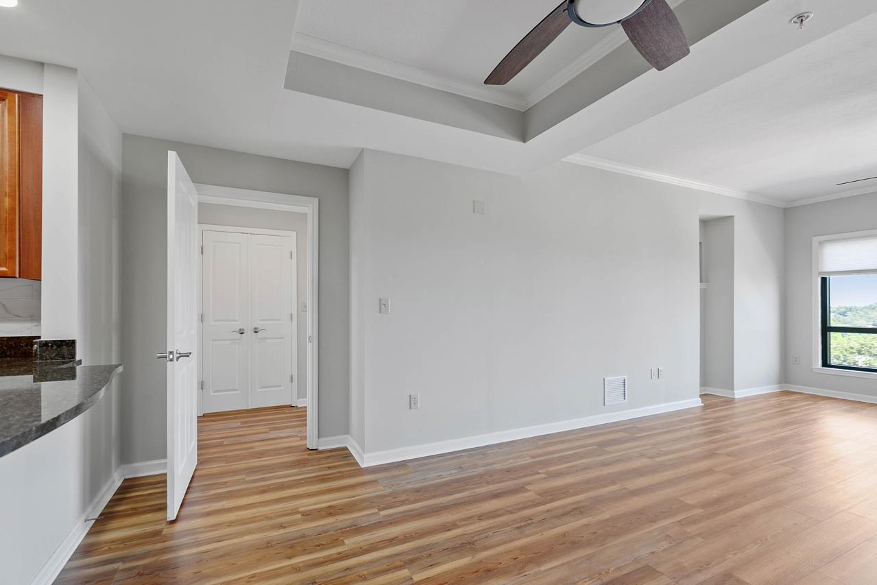 121 N Monroe Street Unit: 8010