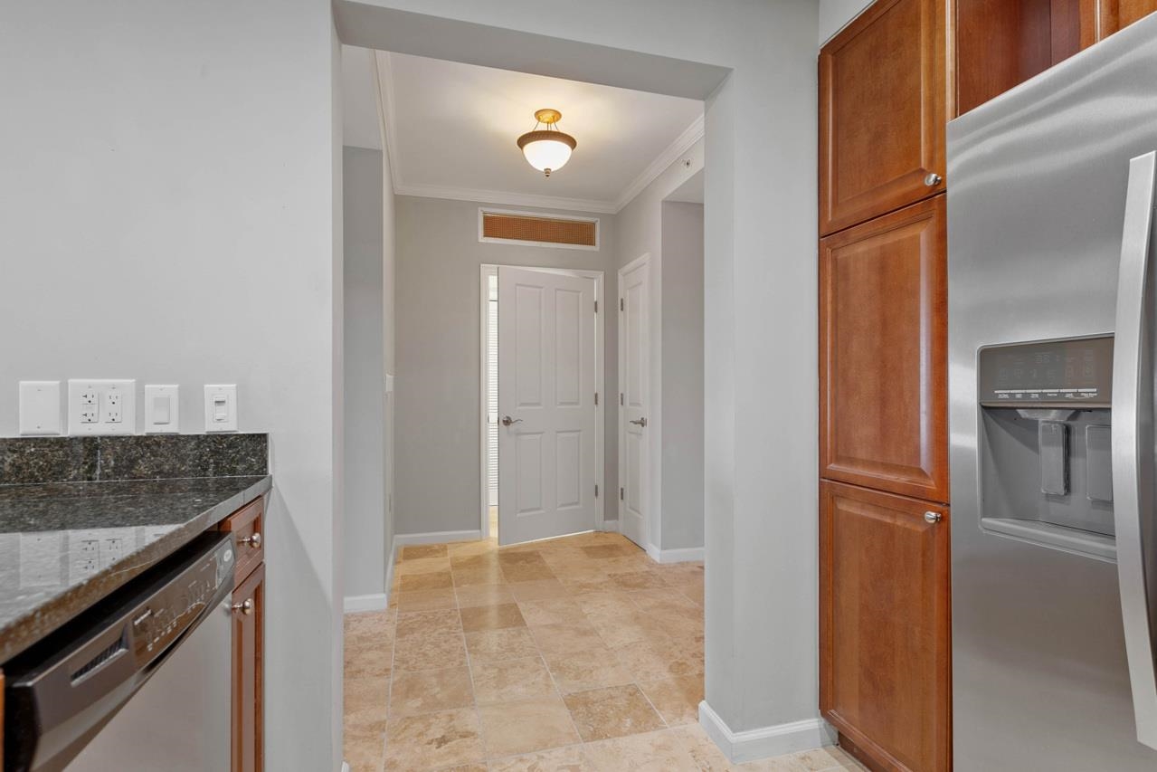 121 N Monroe Street Unit: 8010