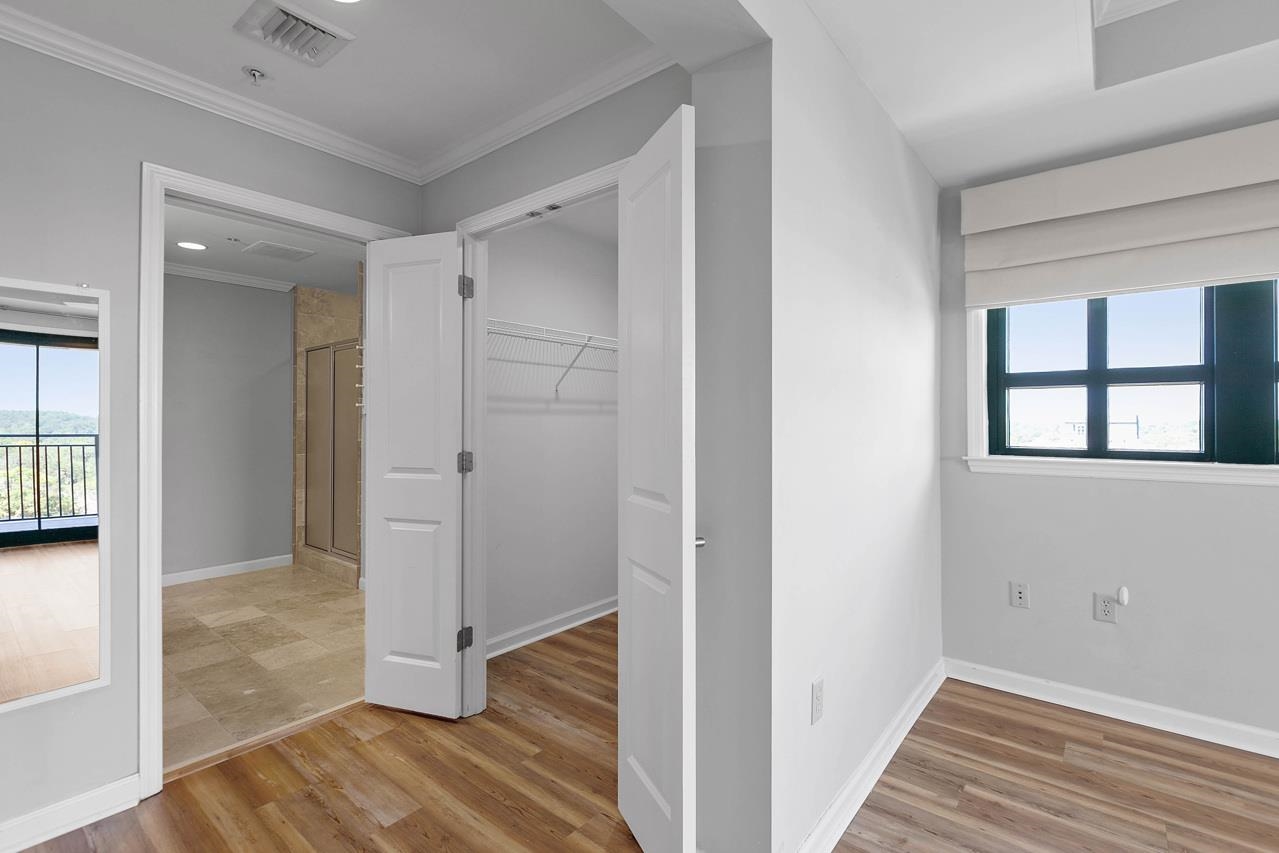 121 N Monroe Street Unit: 8010
