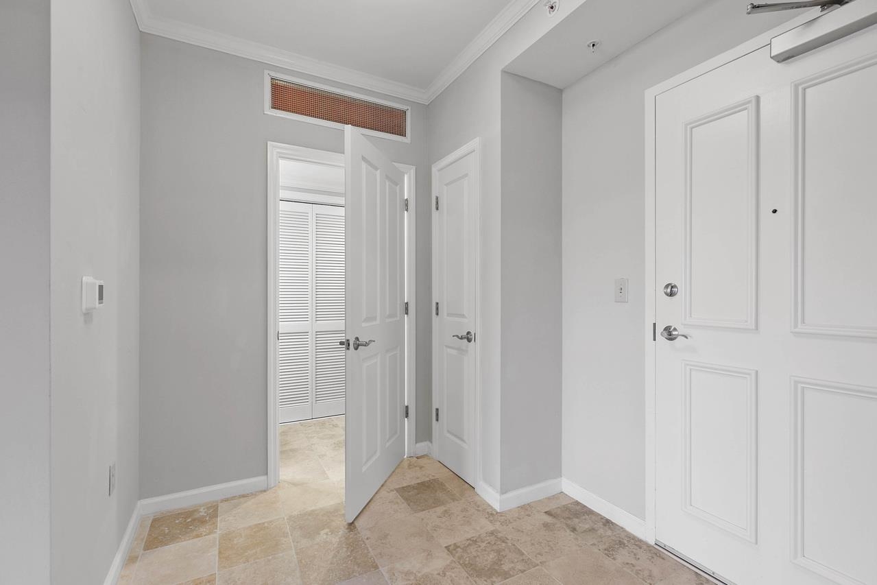 121 N Monroe Street Unit: 8010