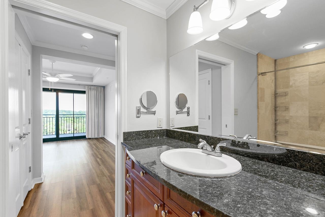 121 N Monroe Street Unit: 8010