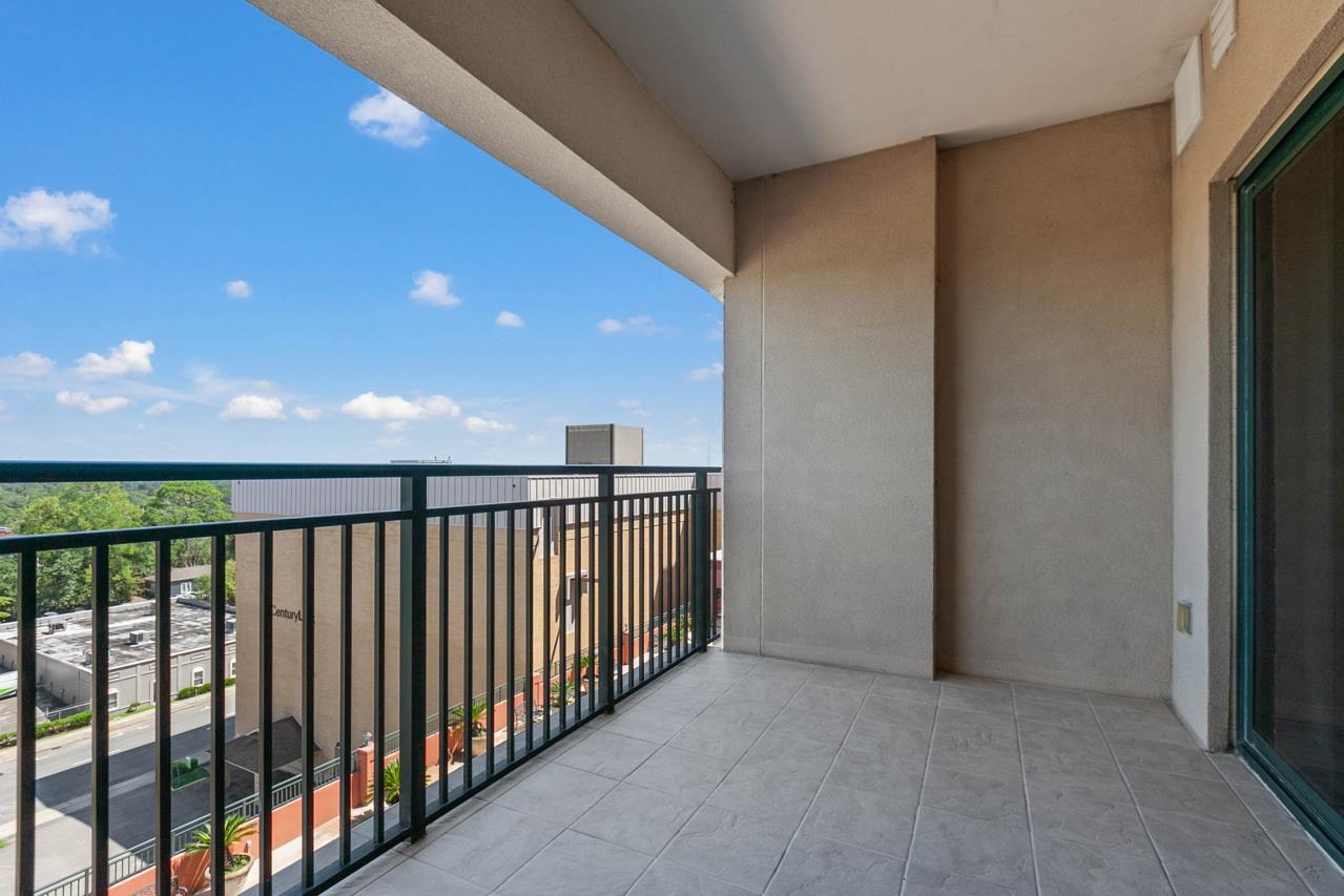 121 N Monroe Street Unit: 8010