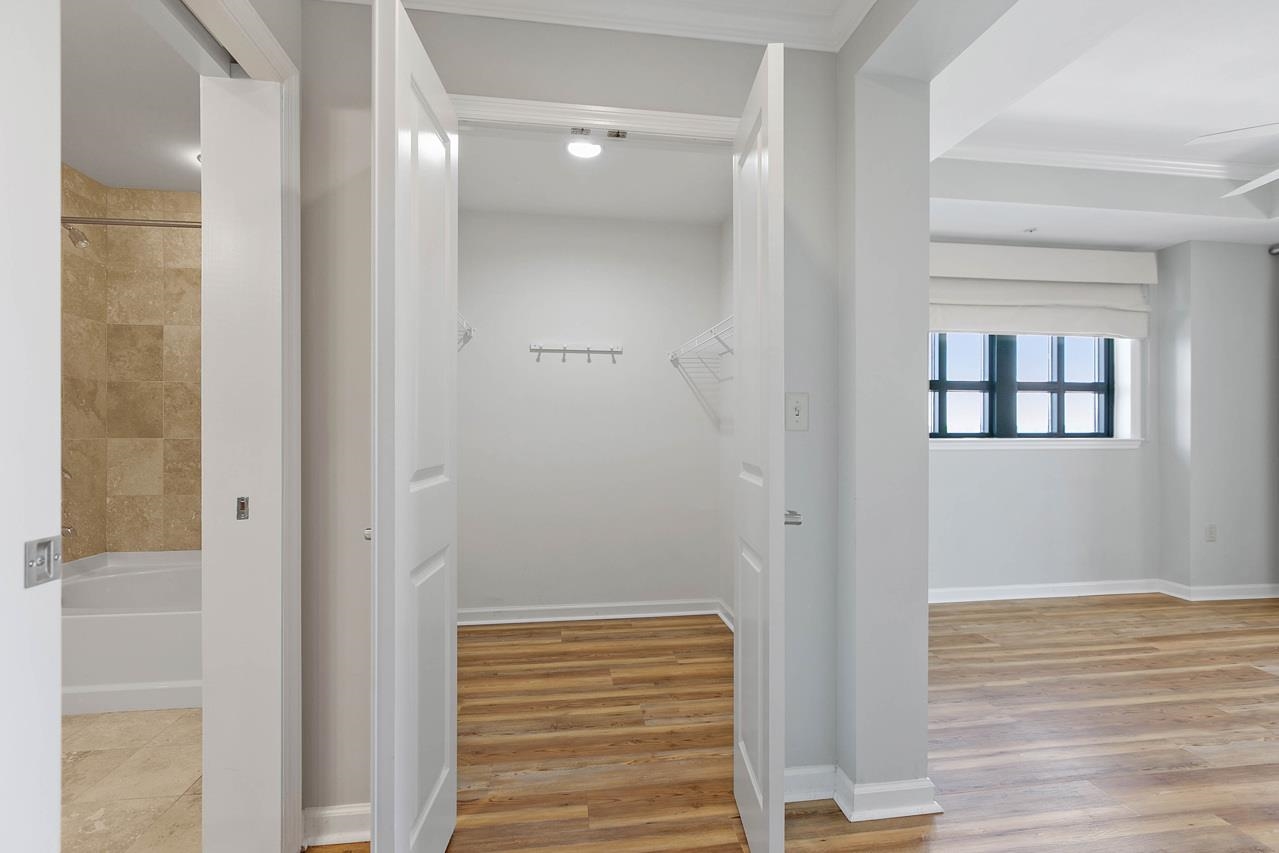 121 N Monroe Street Unit: 8010