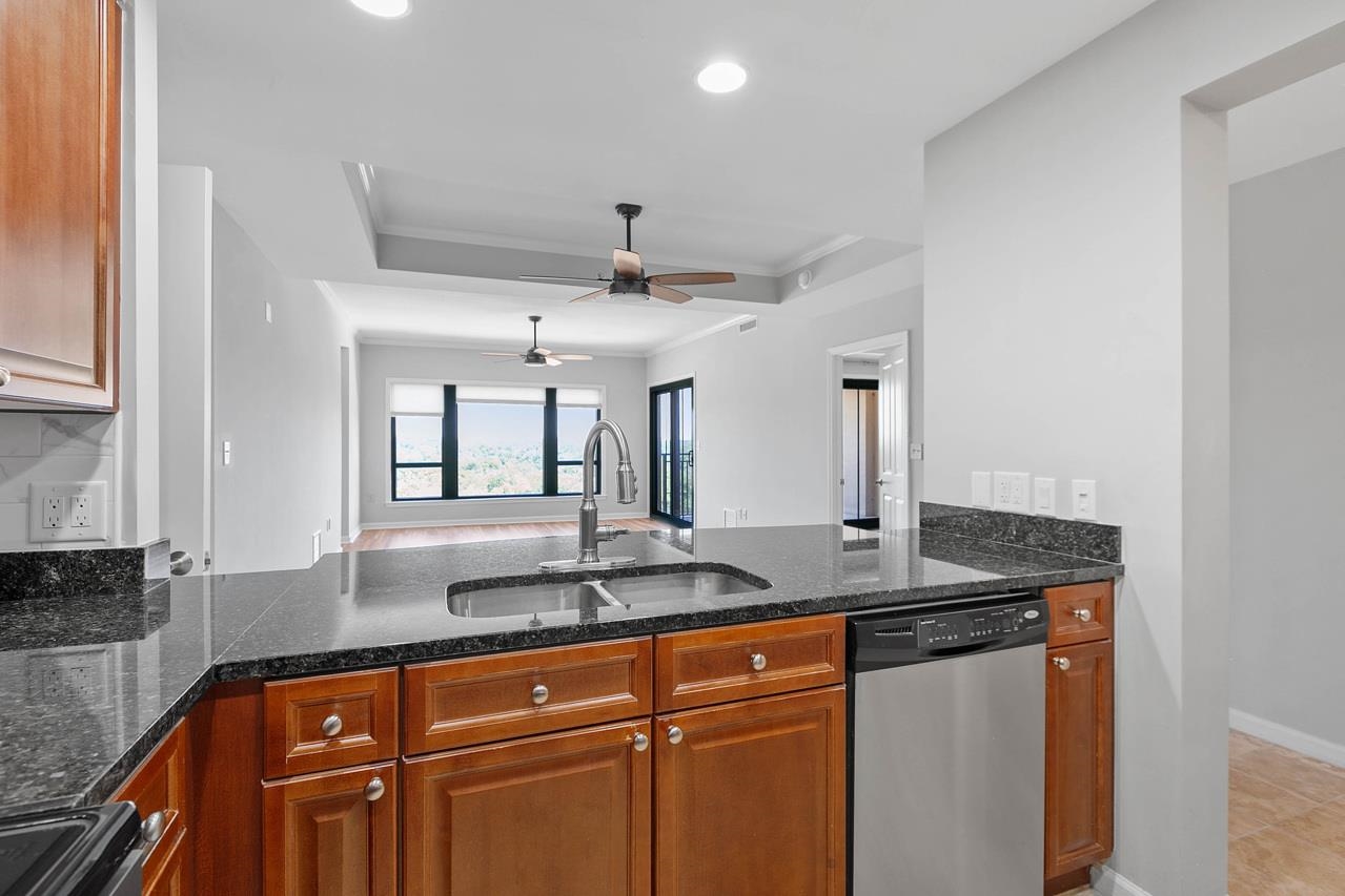 121 N Monroe Street Unit: 8010