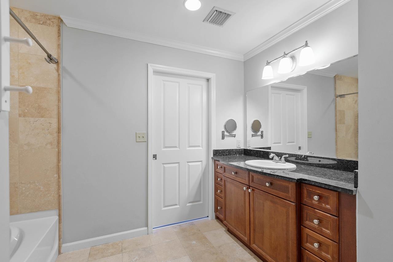121 N Monroe Street Unit: 8010