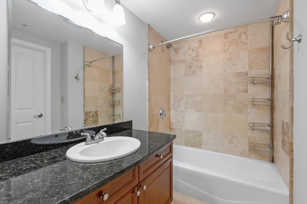 121 N Monroe Street Unit: 8010