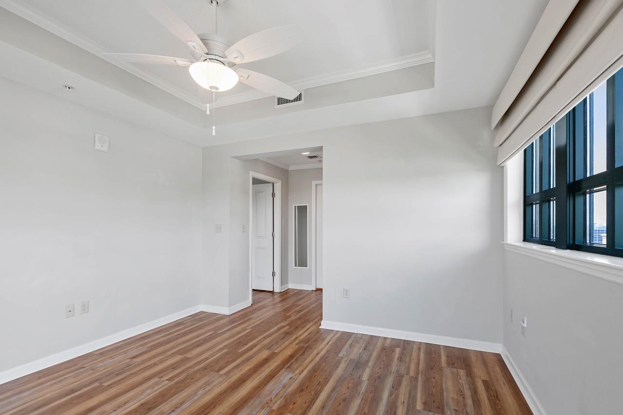121 N Monroe Street Unit: 8010