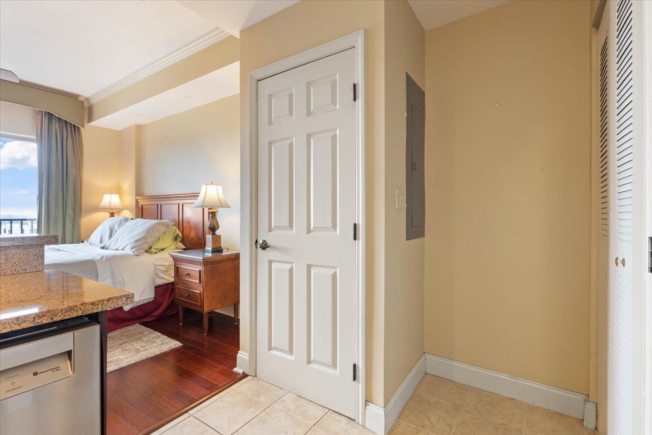 215 W College Avenue Unit: 604