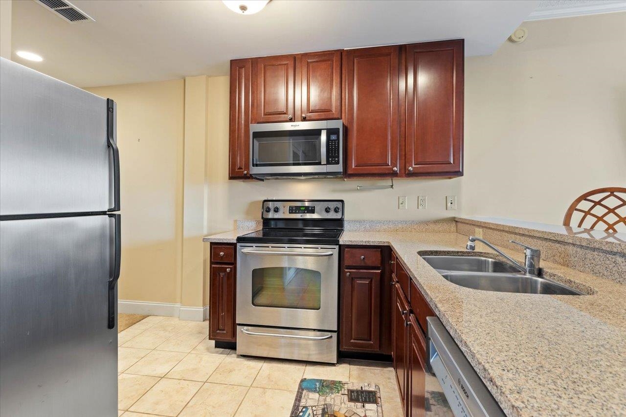 215 W College Avenue Unit: 604