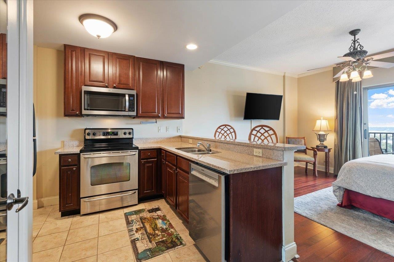 215 W College Avenue Unit: 604