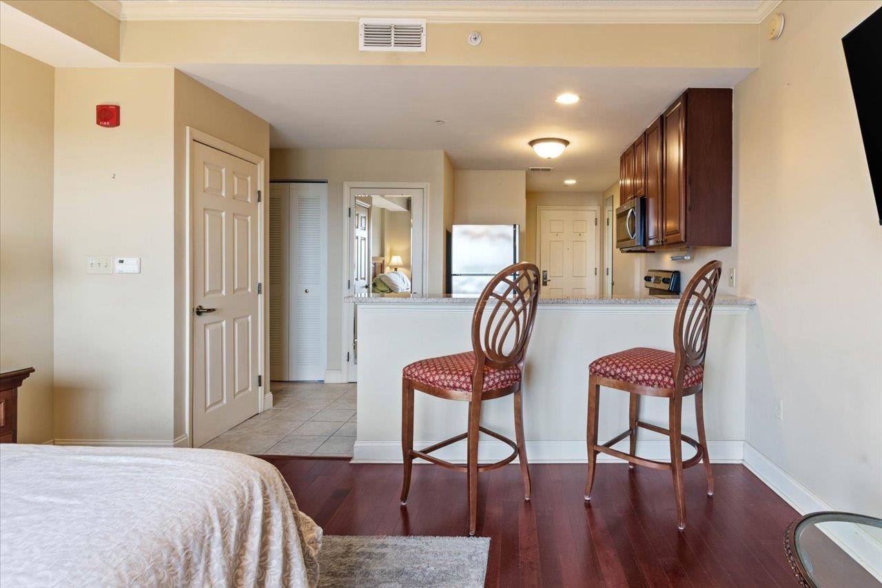 215 W College Avenue Unit: 604