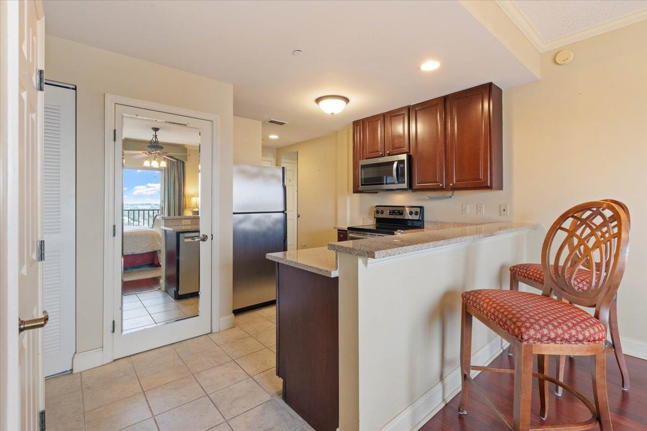215 W College Avenue Unit: 604