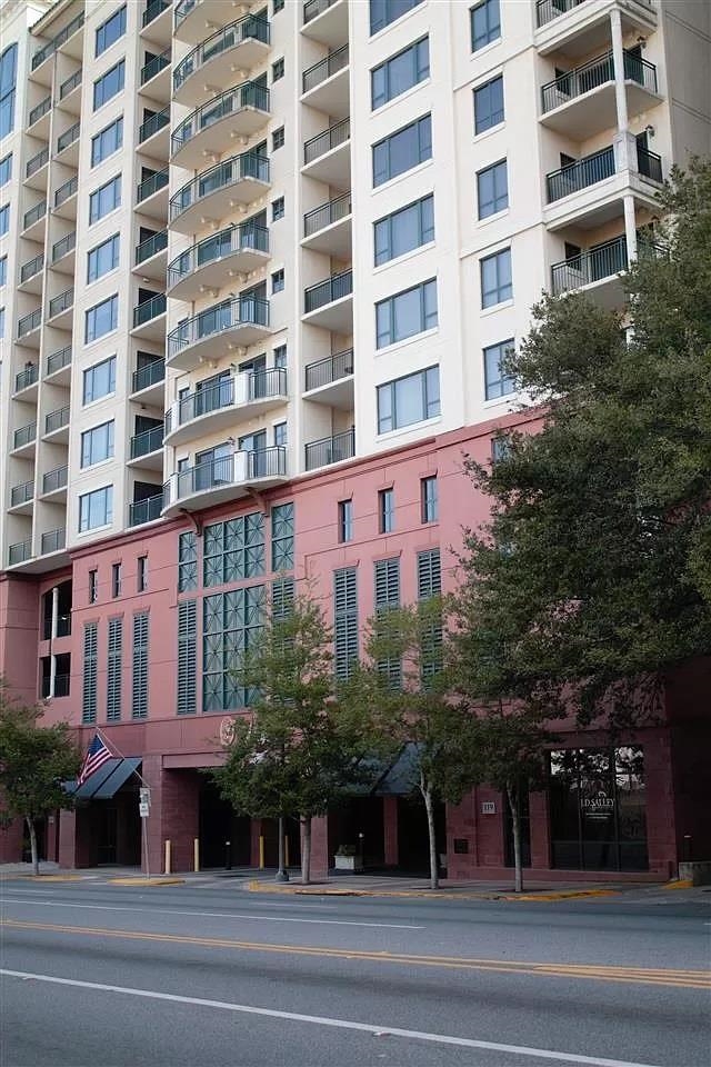 121 N Monroe Street Unit: 5004