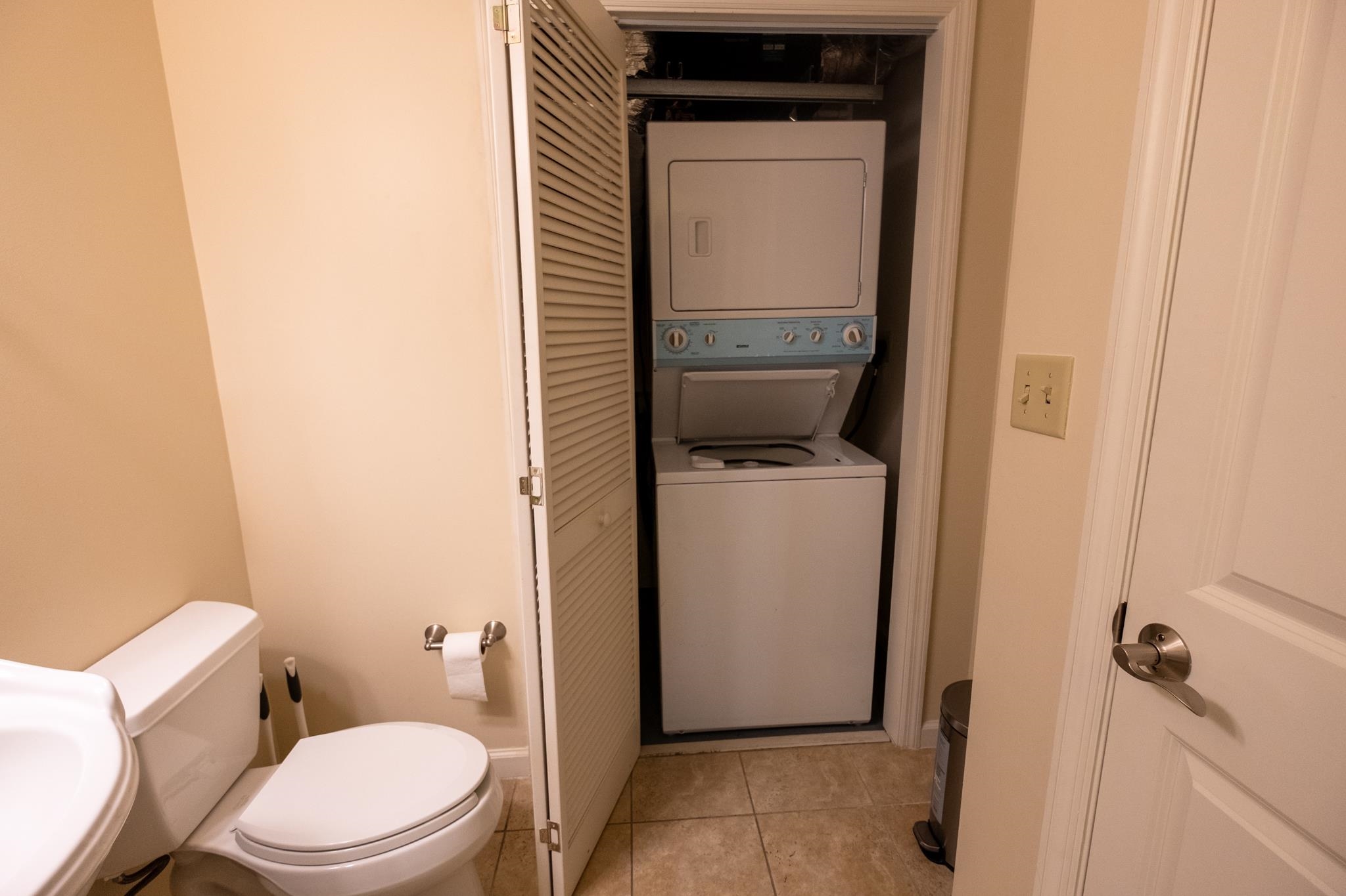 121 N Monroe Street Unit: 5004