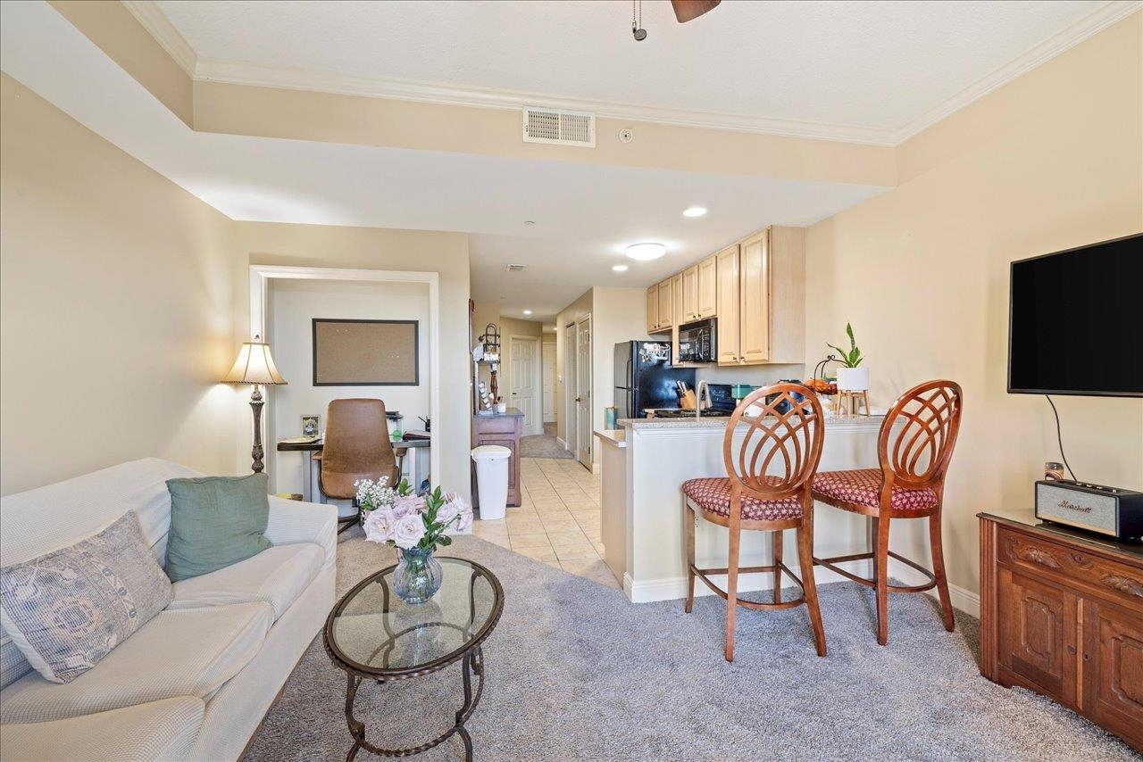 215 W College Avenue Unit: 406A