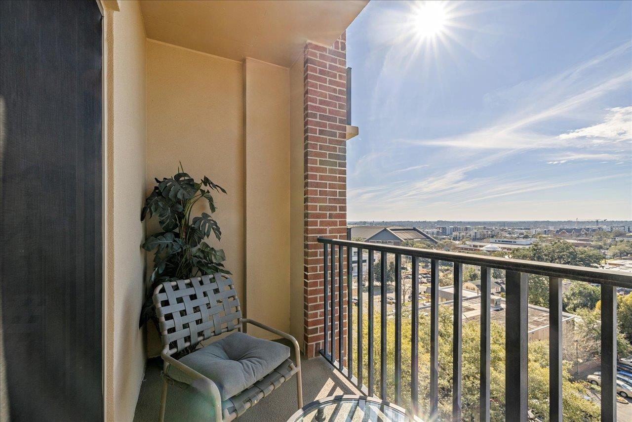 215 W College Avenue Unit: 406A