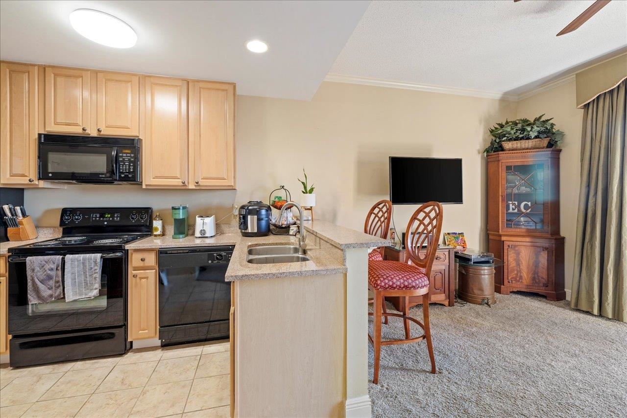 215 W College Avenue Unit: 406A