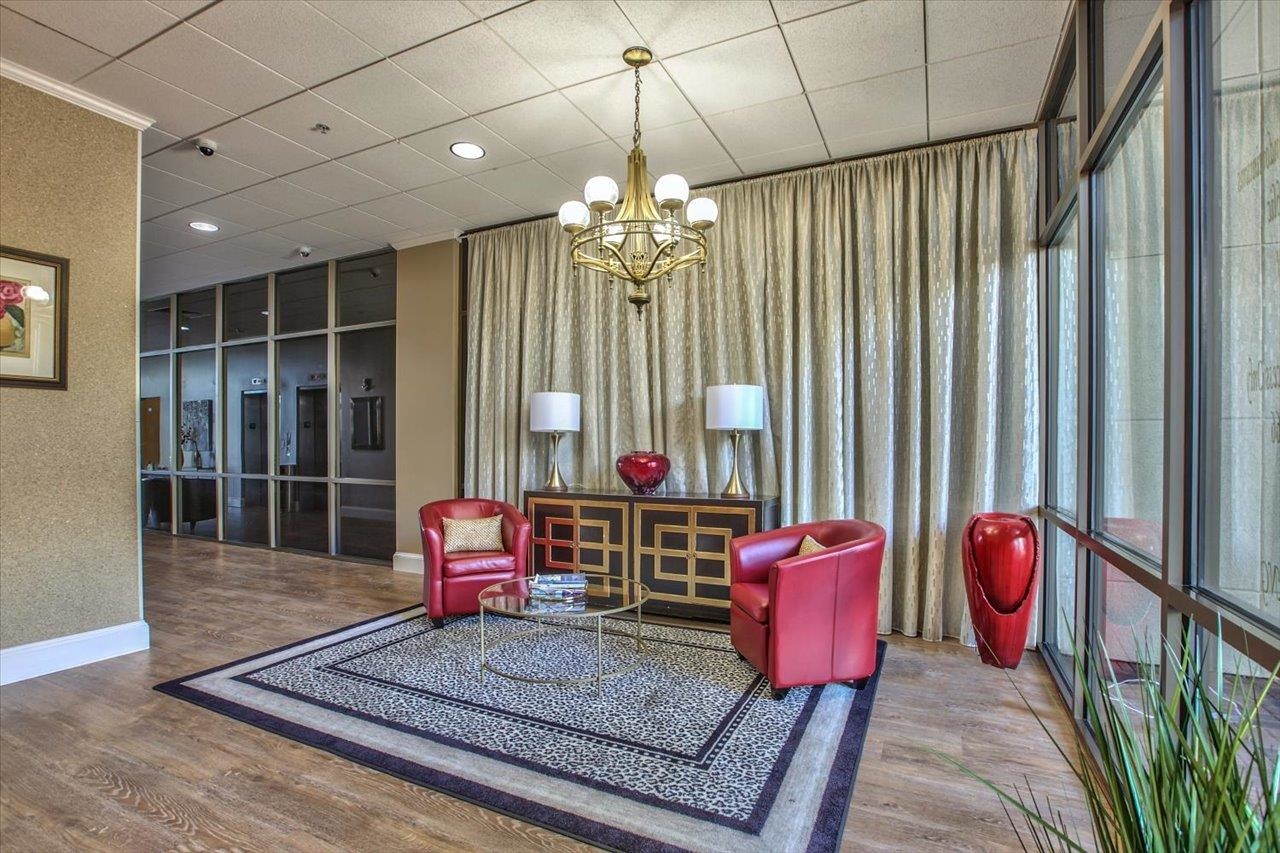 215 W College Avenue Unit: 406A
