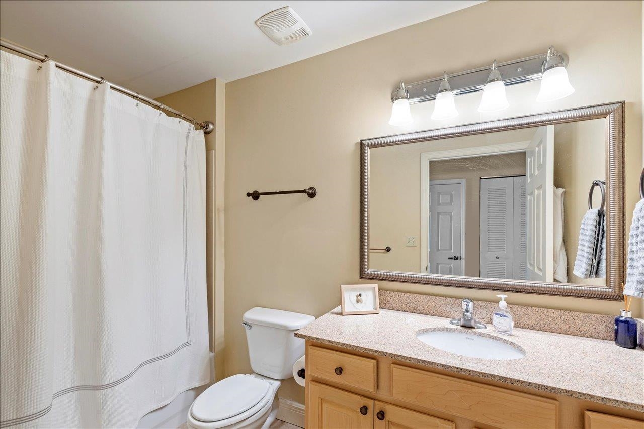 215 W College Avenue Unit: 406A