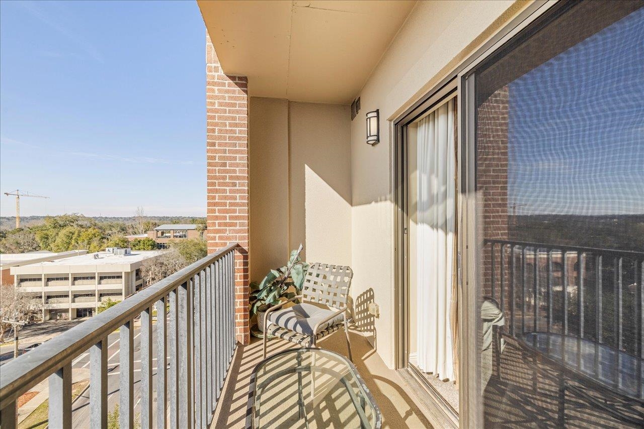 215 W College Avenue Unit: 406A